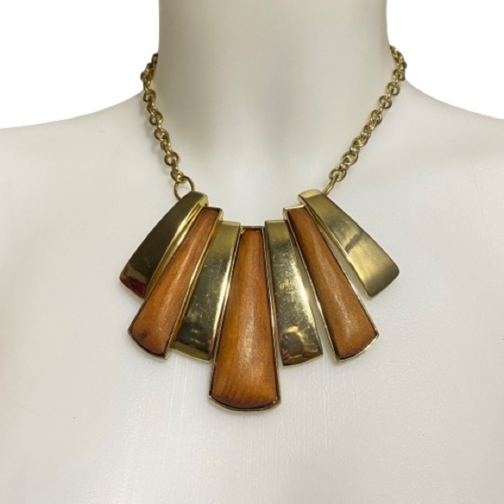 GUESS Statement Necklace Goldtone Chain with Wood & Goldtone Pieces that Fan Out